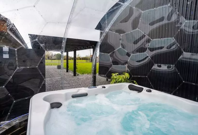 Hotelli Charming Lodge In Limavady