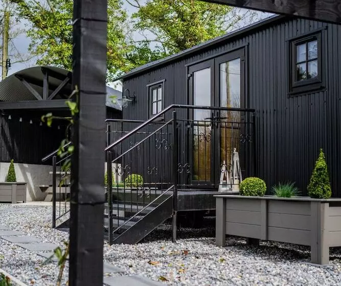 Hotelli Charming Lodge In Limavady