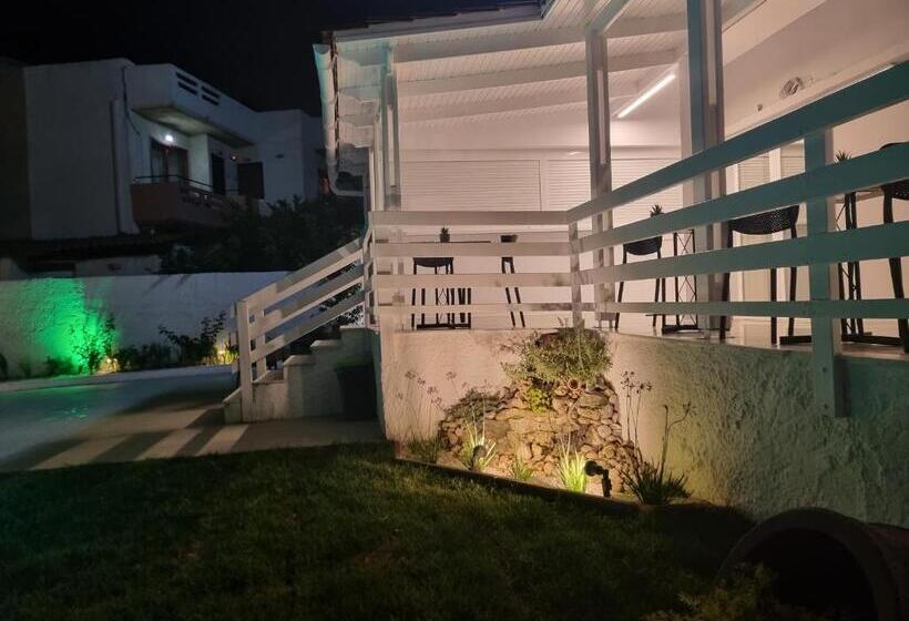 هتل Eloque Simple Living Space