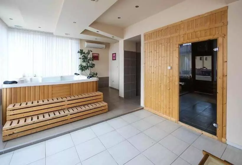 Hotelli Sharkov Family