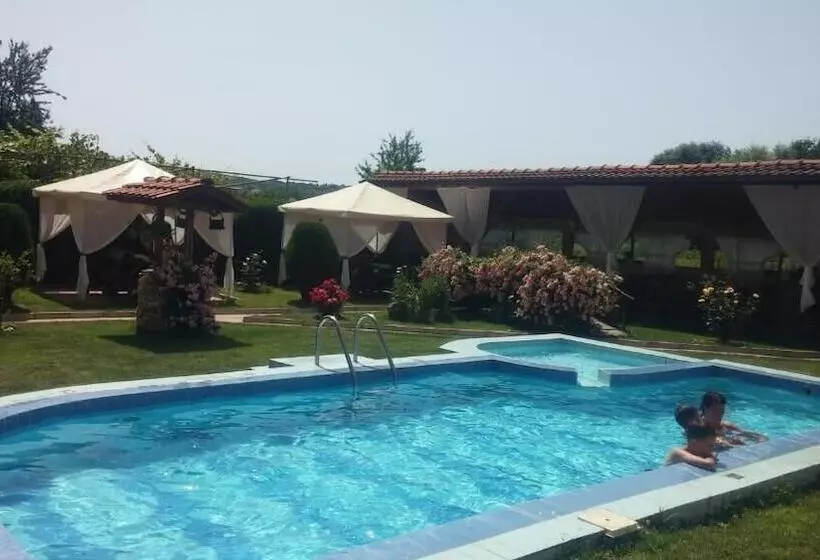 Hotelli Sharkov Family