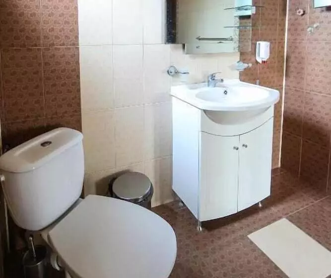 Hotelli Sharkov Family