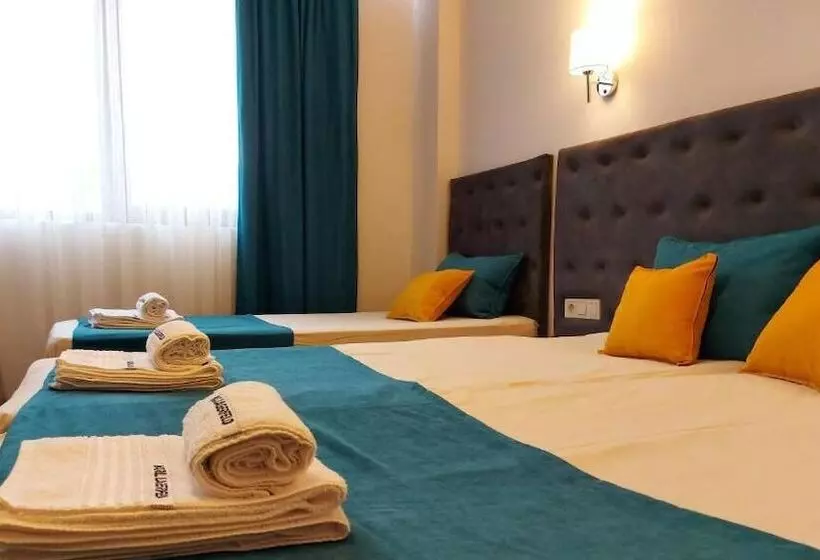 Hotelli Sharkov Family