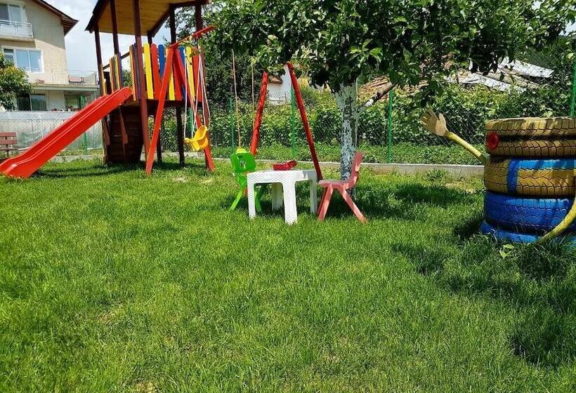 호텔 Sharkov Family