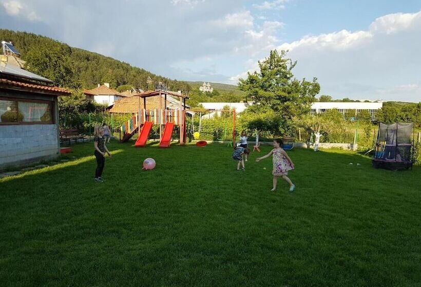 호텔 Sharkov Family