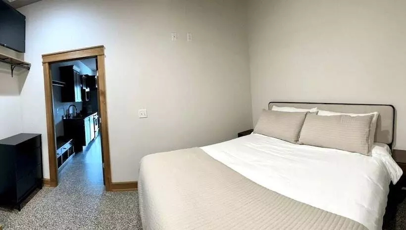 Hotelli The Lodge Luxury Suites