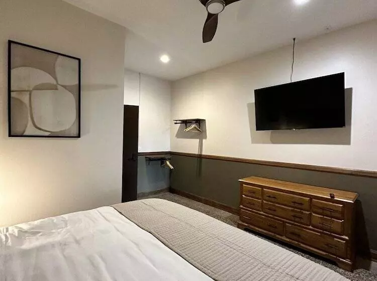 Hotelli The Lodge Luxury Suites