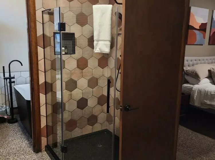 Hotelli The Lodge Luxury Suites