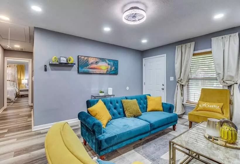 Inviting Savannah Home W/ Yard: 3 Mi To Downtown!