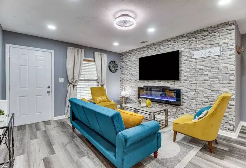 Inviting Savannah Home W/ Yard: 3 Mi To Downtown!