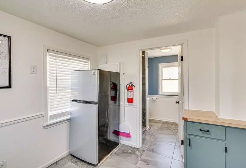 Jefferson City Bungalow: Hot Tub & Patio!