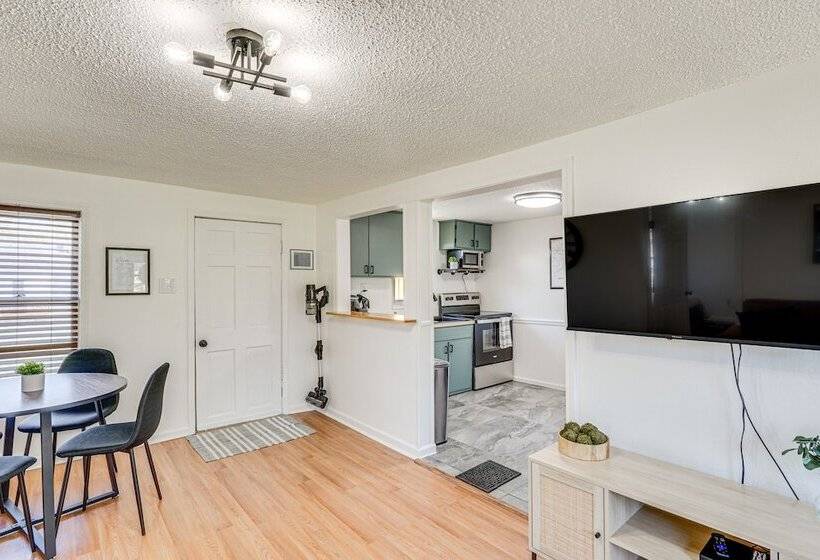 Jefferson City Bungalow: Hot Tub & Patio!