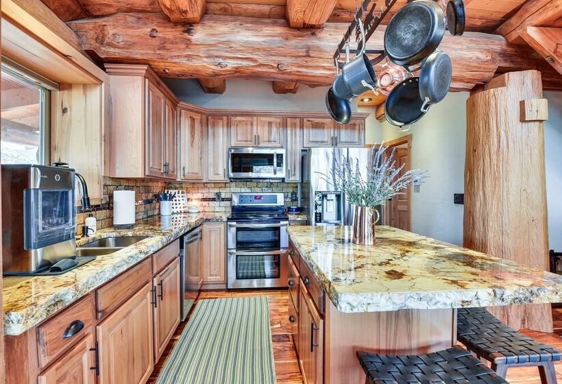 Luxe Family Cabin W/ Deck: Walk To Duchesne River!