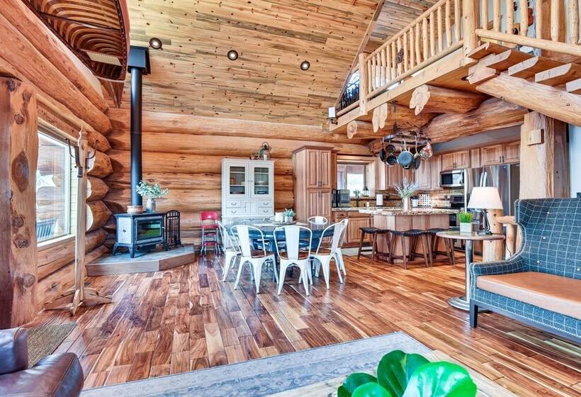 Luxe Family Cabin W/ Deck: Walk To Duchesne River!