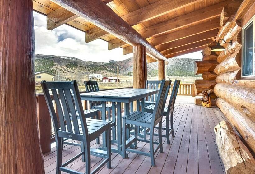Luxe Family Cabin W/ Deck: Walk To Duchesne River!