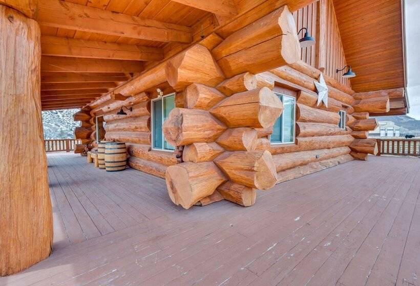 Luxe Family Cabin W/ Deck: Walk To Duchesne River!