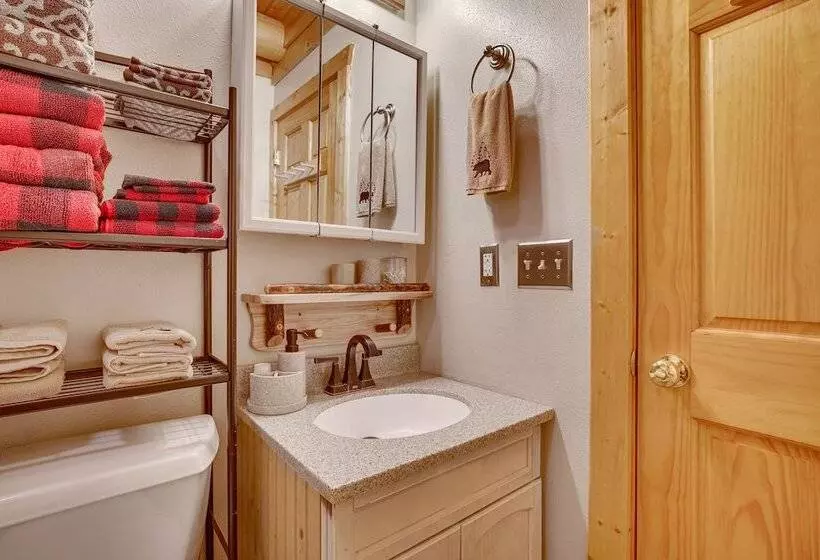 Merrillan Cabin W/ Fire Pit < 1 Mi To Lake Arbutus