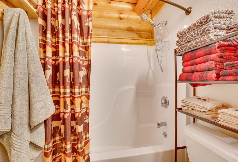 Merrillan Cabin W/ Fire Pit < 1 Mi To Lake Arbutus