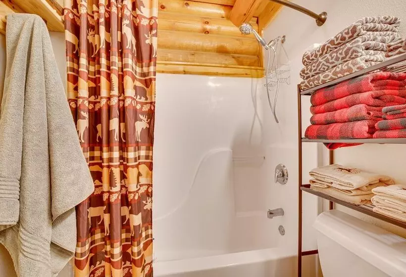 Merrillan Cabin W/ Fire Pit < 1 Mi To Lake Arbutus