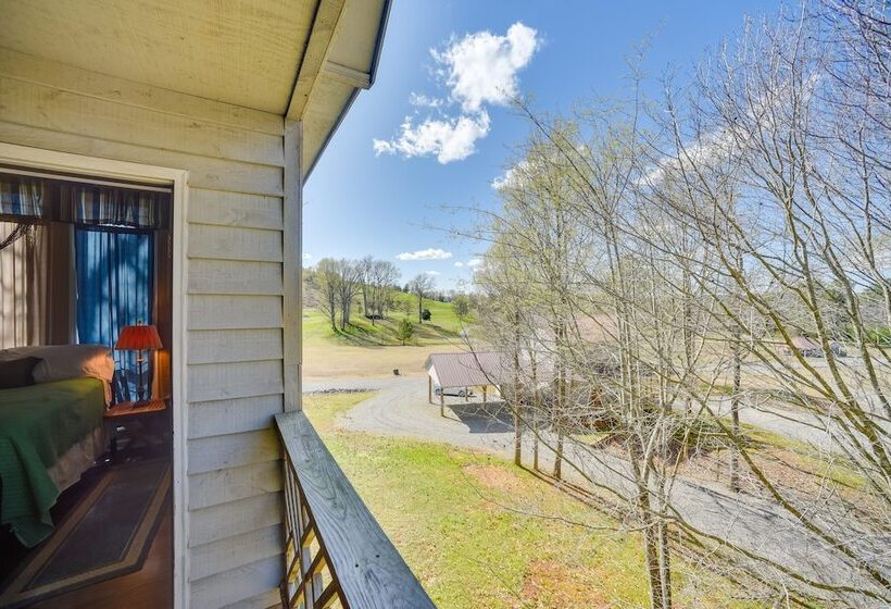 Peaceful Guntersville Cabin: Fire Pit, Near Lake!