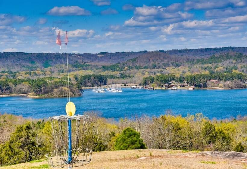 Peaceful Guntersville Cabin: Fire Pit, Near Lake!