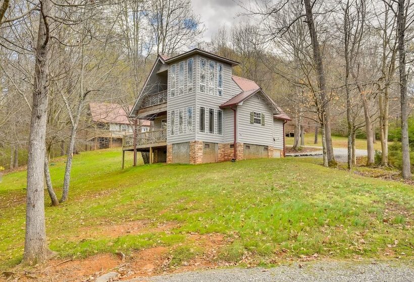 Peaceful Guntersville Cabin: Fire Pit, Near Lake!