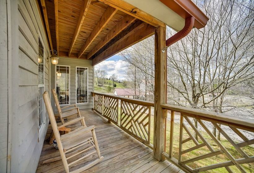 Peaceful Guntersville Cabin: Fire Pit, Near Lake!