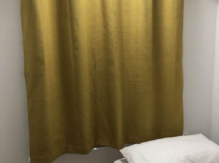 Резиденция Golden Villa Charming 3 Bed House In Uxbridge