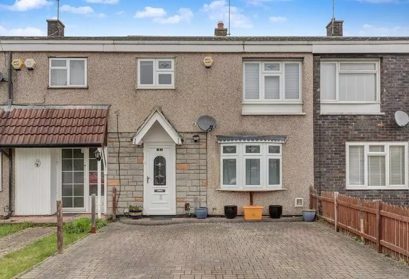 Residenssi Impeccable 3 Bed House In Basildon