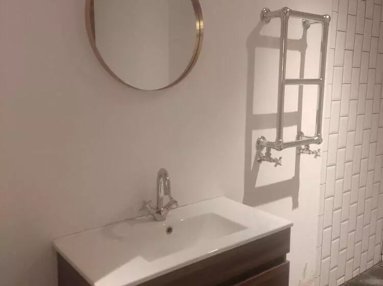 Residenssi Remarkable 7 Bed House In London