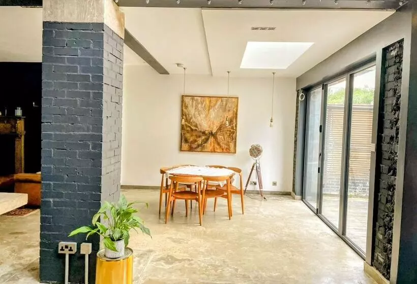 Residenssi Remarkable 7 Bed House In London