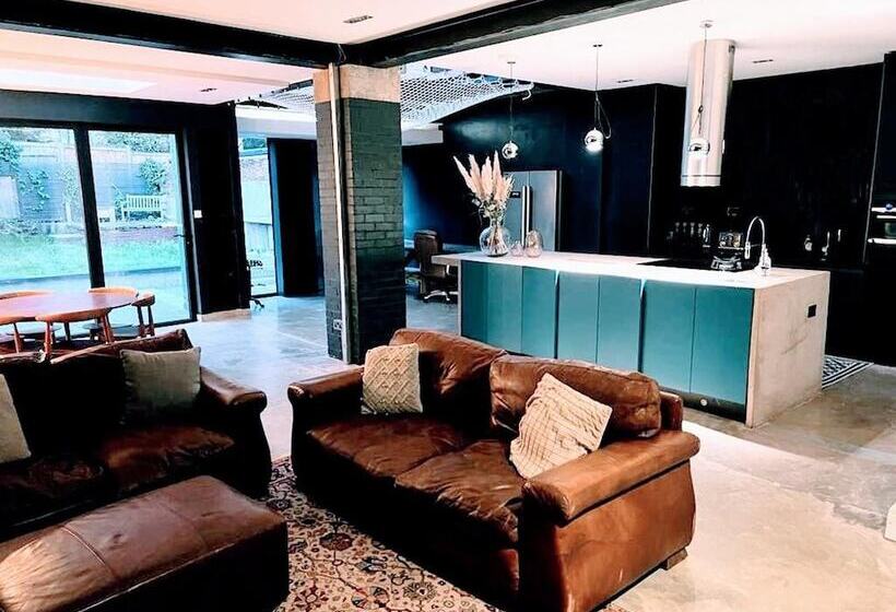 דירת נופש Remarkable 7 Bed House In London