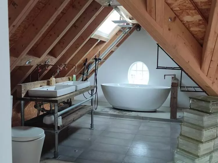 Residenssi Remarkable 7 Bed House In London