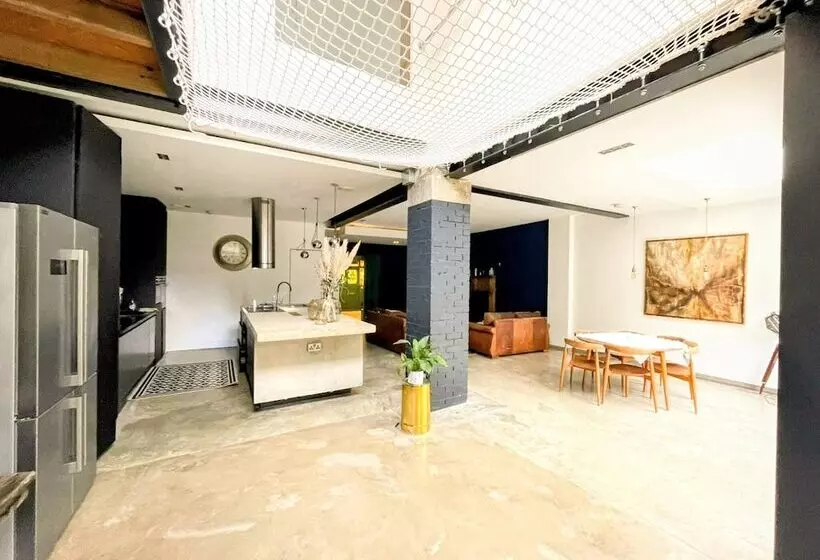 Residenssi Remarkable 7 Bed House In London