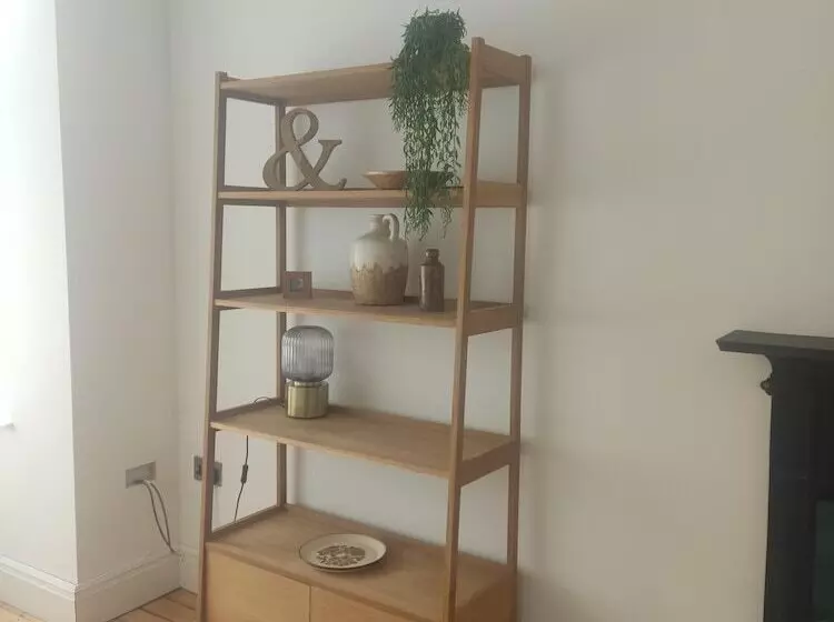 Residenssi Remarkable 7 Bed House In London