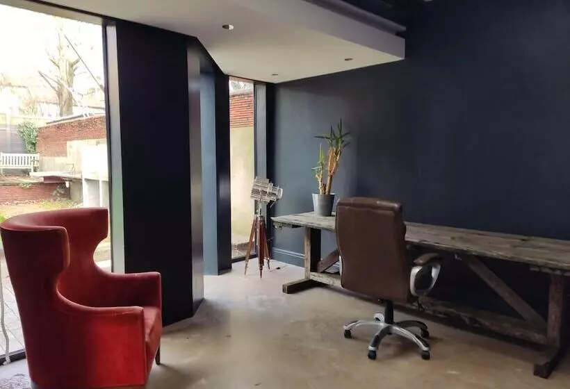 Residenssi Remarkable 7 Bed House In London