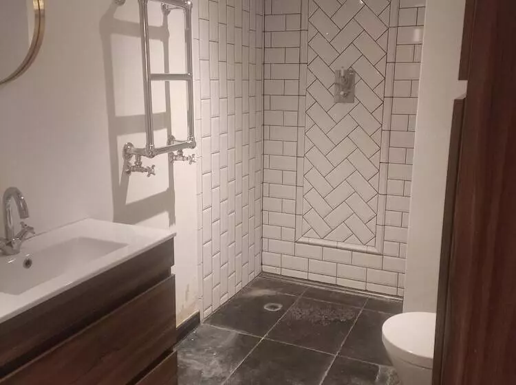 Residenssi Remarkable 7 Bed House In London