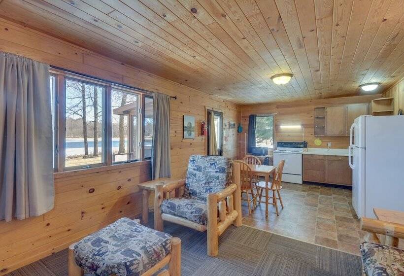 Serene Park Rapids Cabin: Fire Pit, Lake Access!