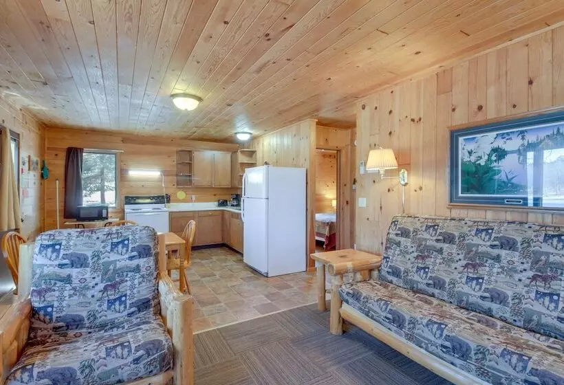 Serene Park Rapids Cabin: Fire Pit, Lake Access!
