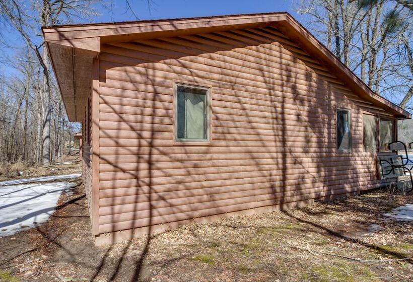 Serene Park Rapids Cabin: Fire Pit, Lake Access!