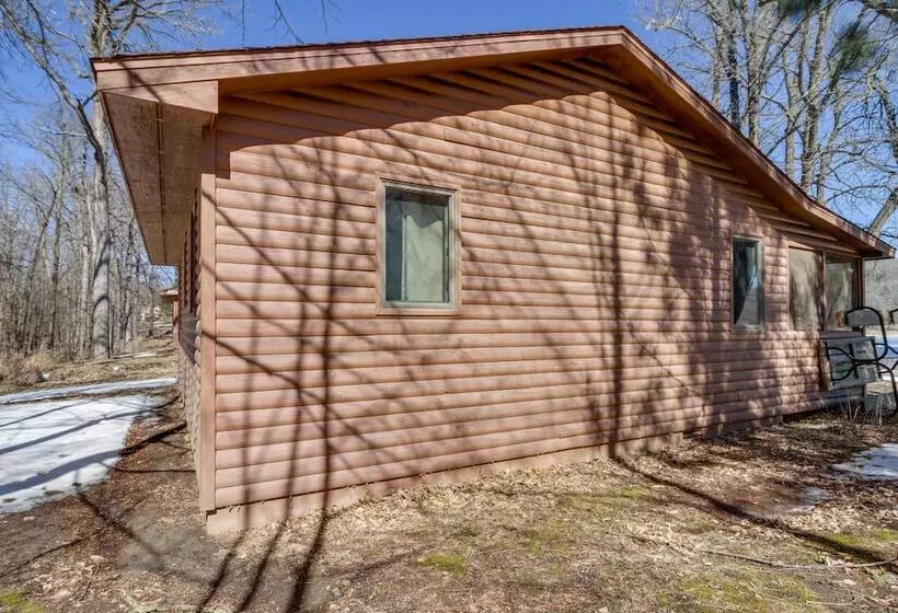 Serene Park Rapids Cabin: Fire Pit, Lake Access!