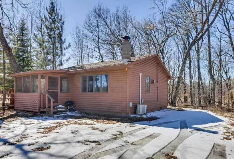 Serene Park Rapids Cabin: Fire Pit, Lake Access!