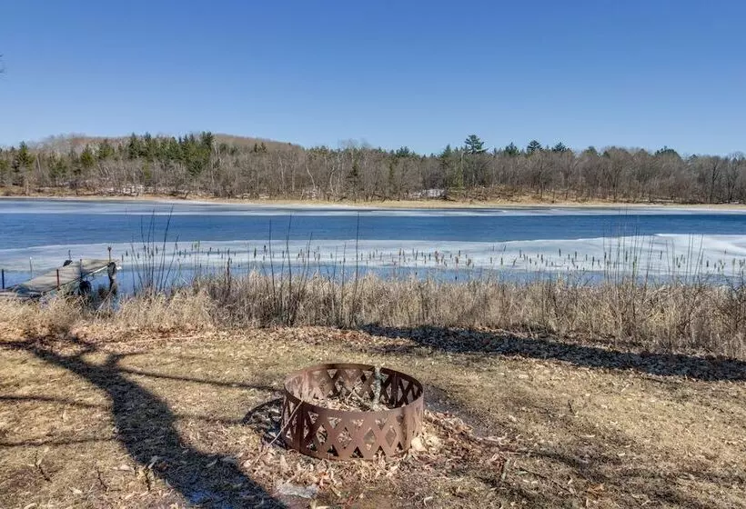 Serene Park Rapids Cabin: Fire Pit, Lake Access!
