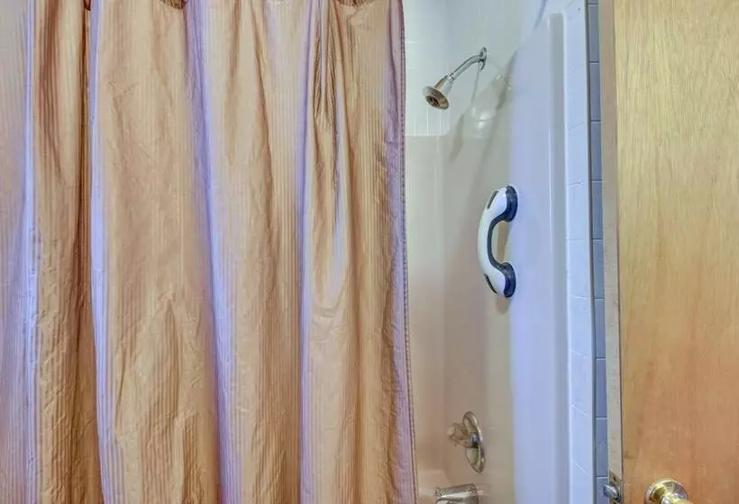 Serene Park Rapids Cabin: Fire Pit, Lake Access!