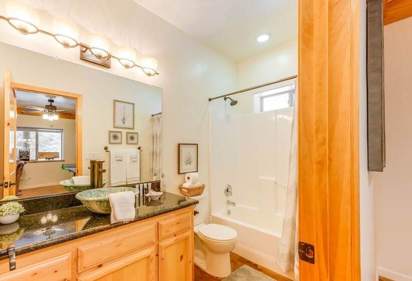 Shaver Lake Mountain Cabin W/ Hot Tub & Gas Grill!