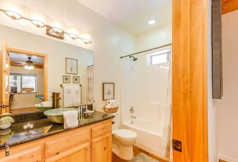 Shaver Lake Mountain Cabin W/ Hot Tub & Gas Grill!