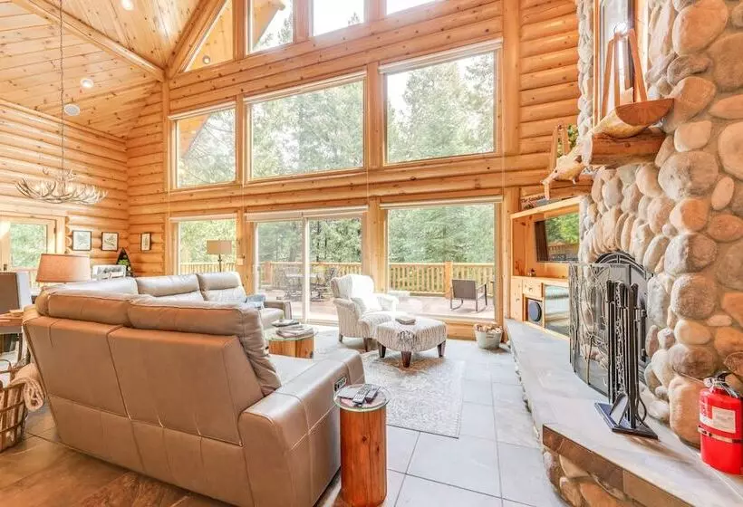 Shaver Lake Mountain Cabin W/ Hot Tub & Gas Grill!