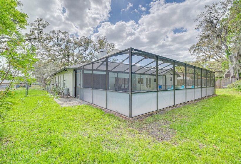 Spring Hill Retreat W/ Pool: 7 Mi To Weeki Wachee!