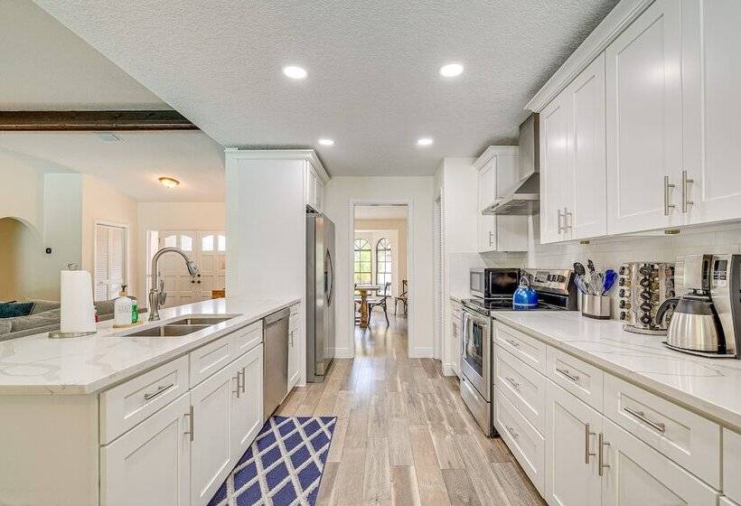 Spring Hill Retreat W/ Pool: 7 Mi To Weeki Wachee!