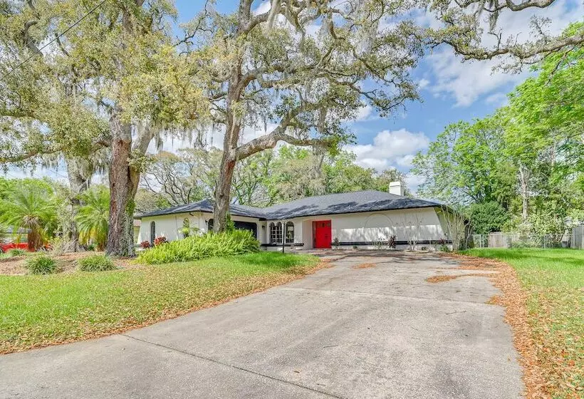 Spring Hill Retreat W/ Pool: 7 Mi To Weeki Wachee!